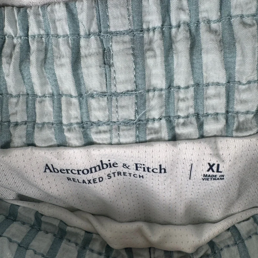 Abercrombie & Fitch Seersucker Striped Swim Trunks Mens XL Relaxed Fit Blue